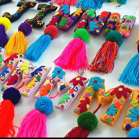 Letras bordadas à mão