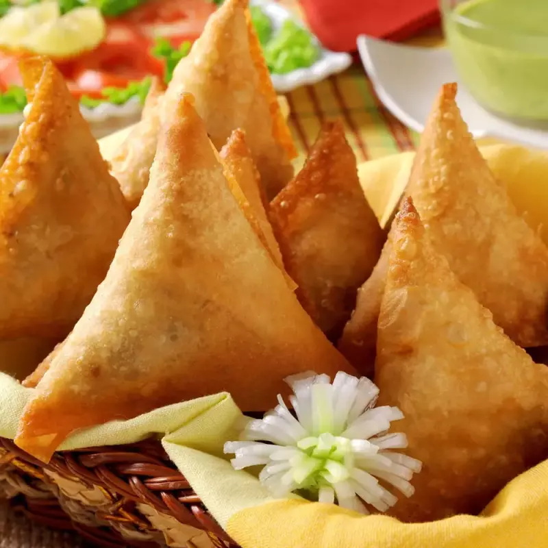 10 Samosas al curry