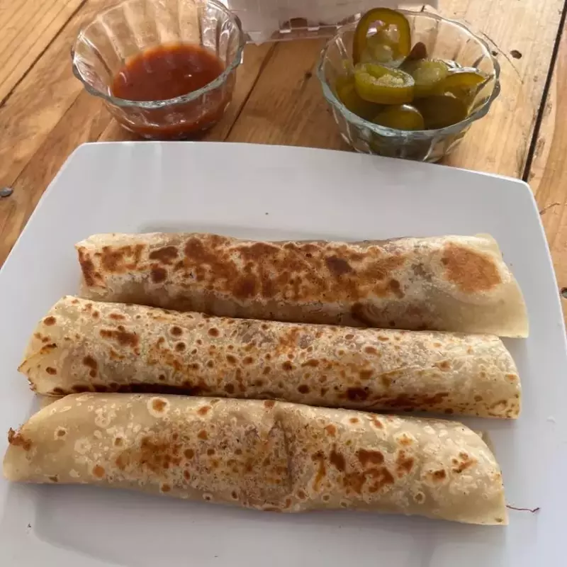 BURRITO DE CARNE DESHEBRADA