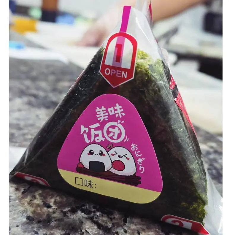 ONIGIRI SALMÃO EMPANADO