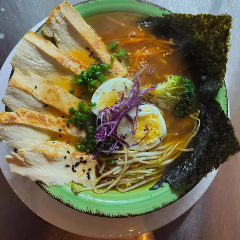 Sopa de pollo Ramyum casero