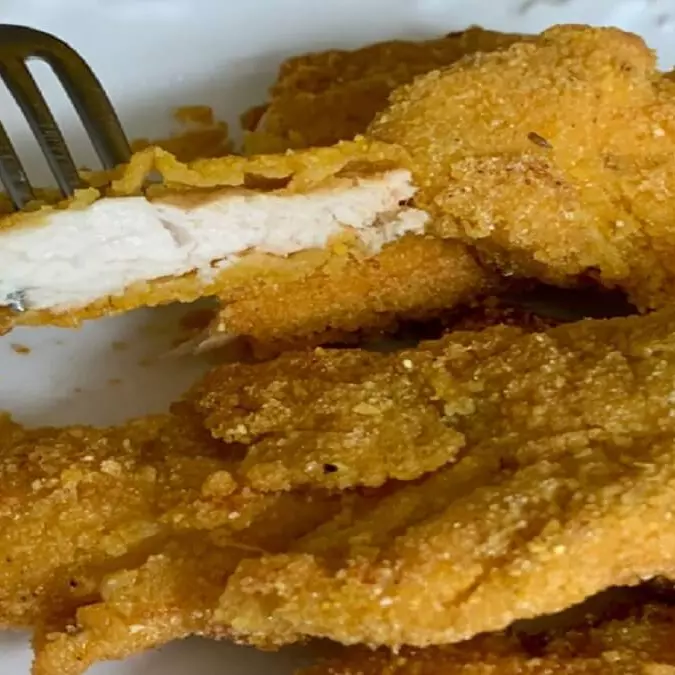 Filé de frango empanado