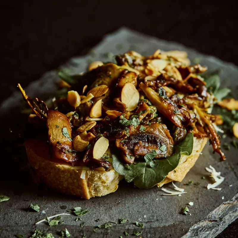 Tosta de Mix de Cogumelos e Queijo
