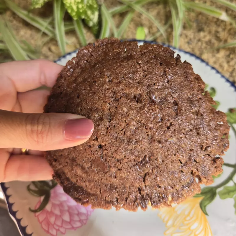 Cookie de chocolate com gotas de chocolate