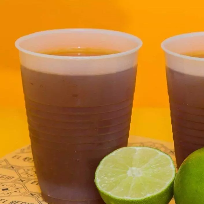 Agua de panela con limón