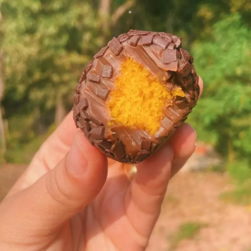 BRIGADEIRO C/BOLO DE CENOURA.