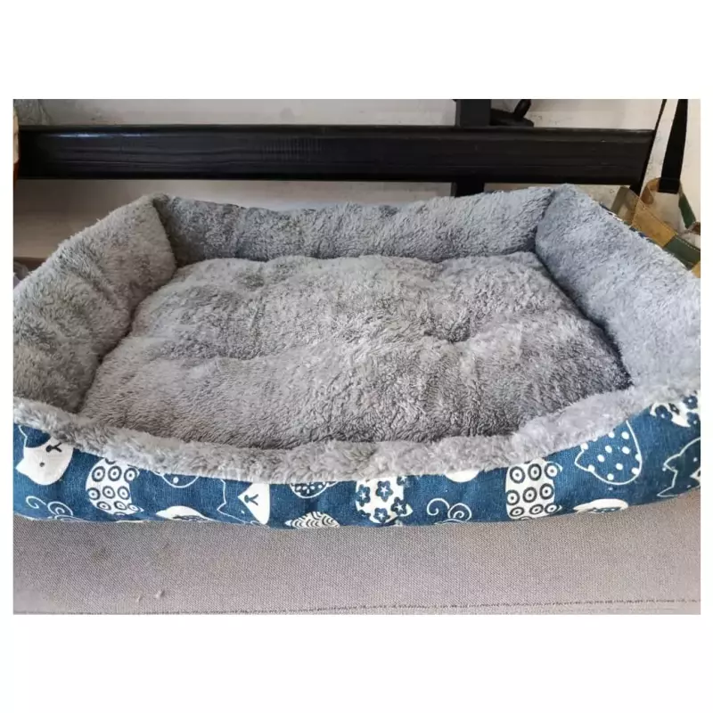 Cama pequeña azul