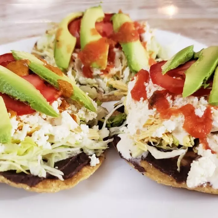 TOSTADAS (POLLO, DESEBRADA)