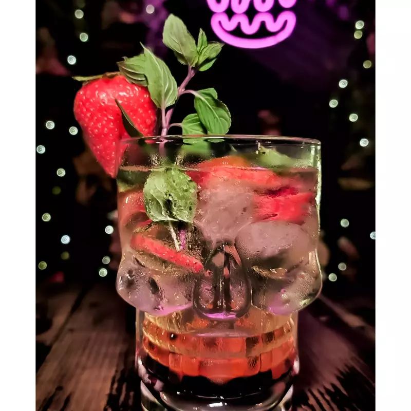 MOCKTAIL CEREZA NEGRA Y FRESA