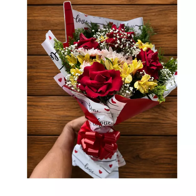BUQUÊ CLÁSSICO COM 4 ROSAS