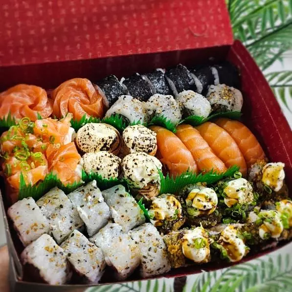 COMBO DOS NAMORADOS - 50 PEÇAS+VINHO