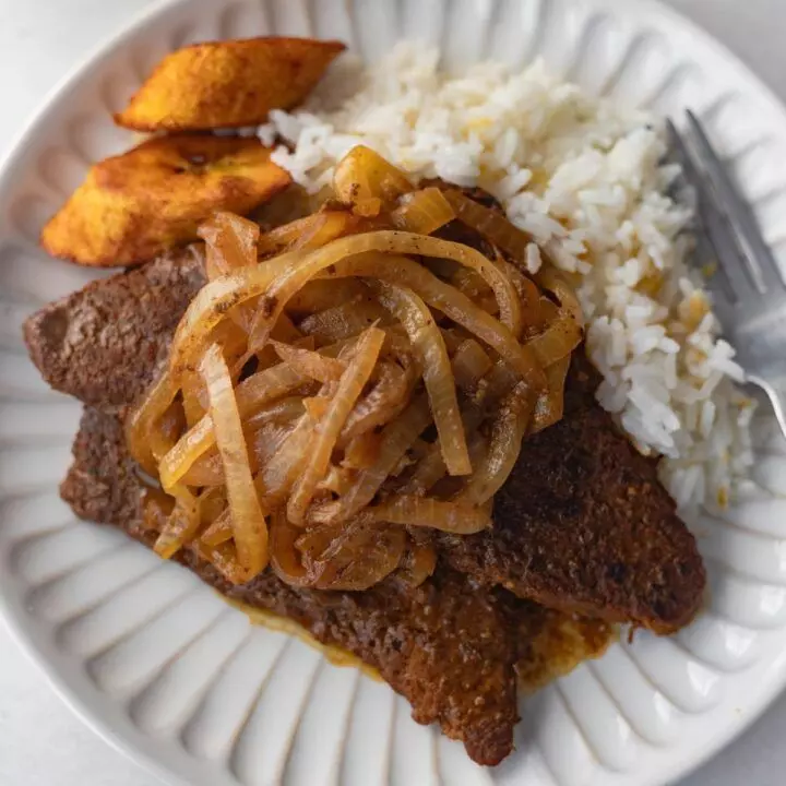 Bistec Encebollado
