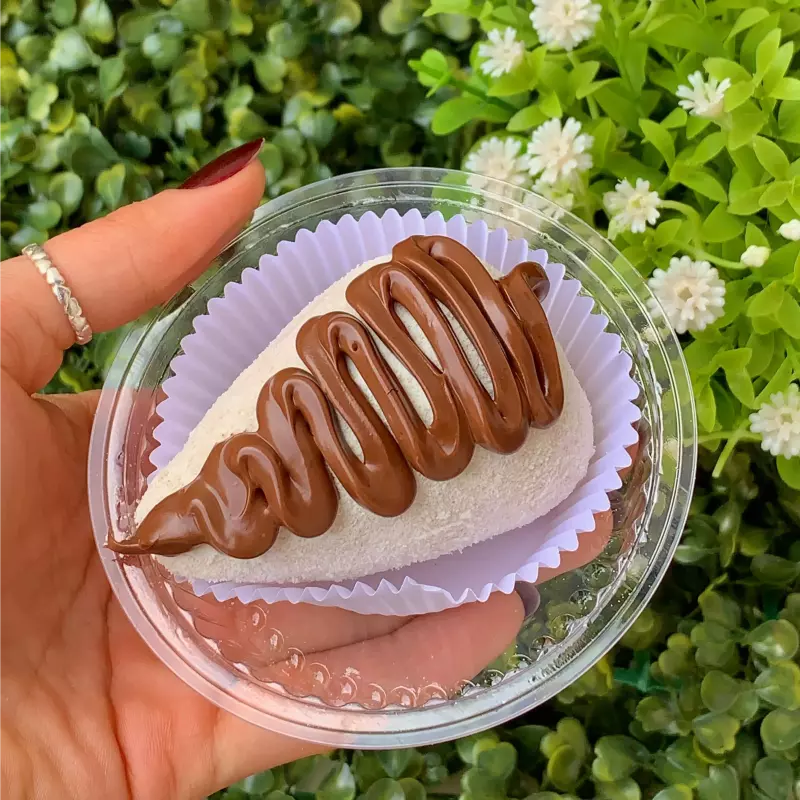 Coxinha de morango ninho + nutella