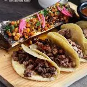 TACOS DE RIB EYE CON TUETANO