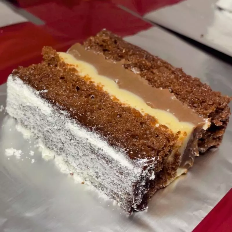 Bolo Gelado (Ninho c/ Brigadeiro)