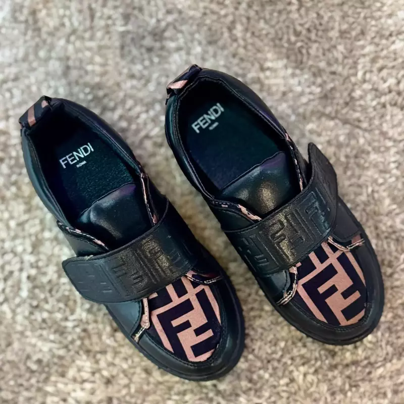 TENIS FENDI BLACK BROWN