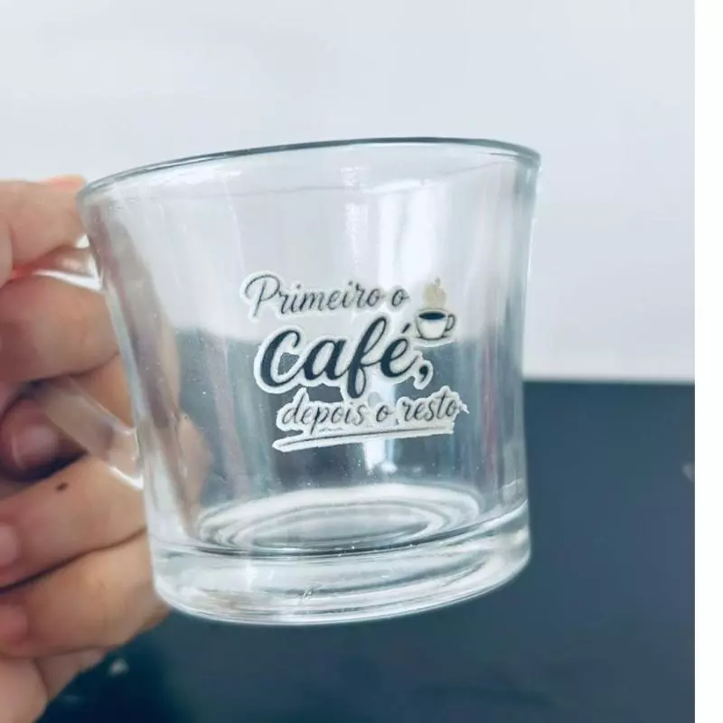 Xícara - primeiro o café depois o re