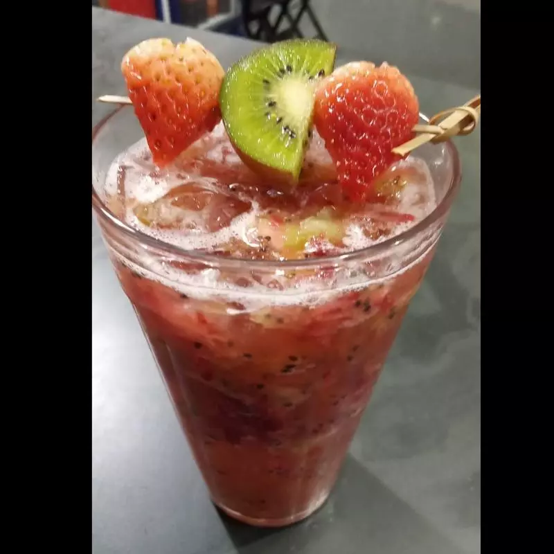 KIWI COM MORANGO