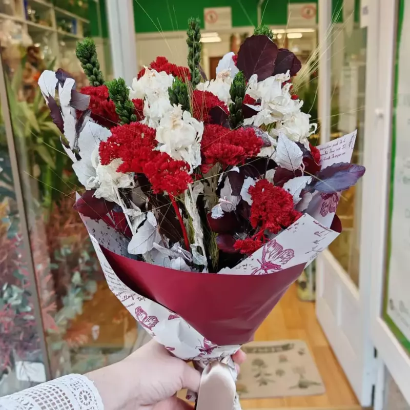 Ramo de flores preservadas - granate