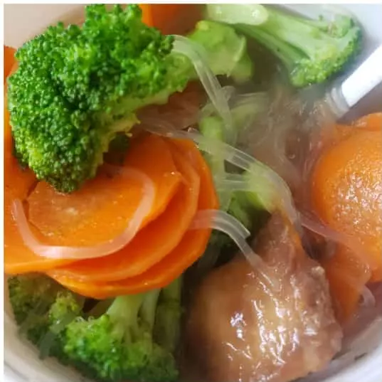 SOPA DE POLLO CON FIDEO CHINO