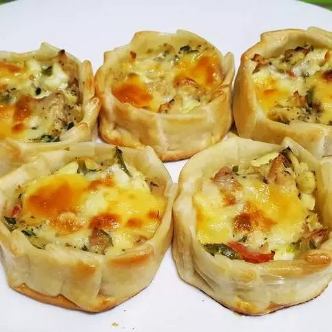 • Empanada de Rúcula y Provolone