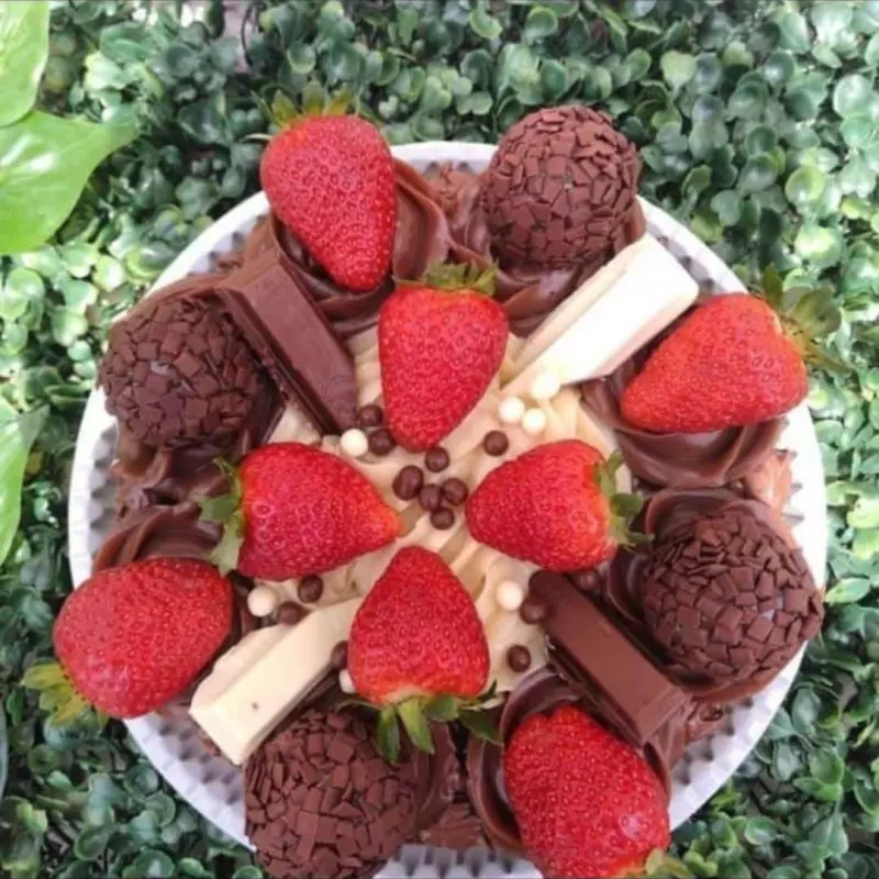 Versátil brigadeiro e morangos