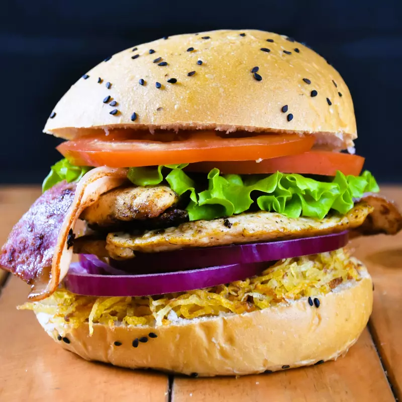 Burger Pollo Tocino