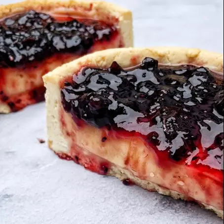 Pastelera y frutos rojos
