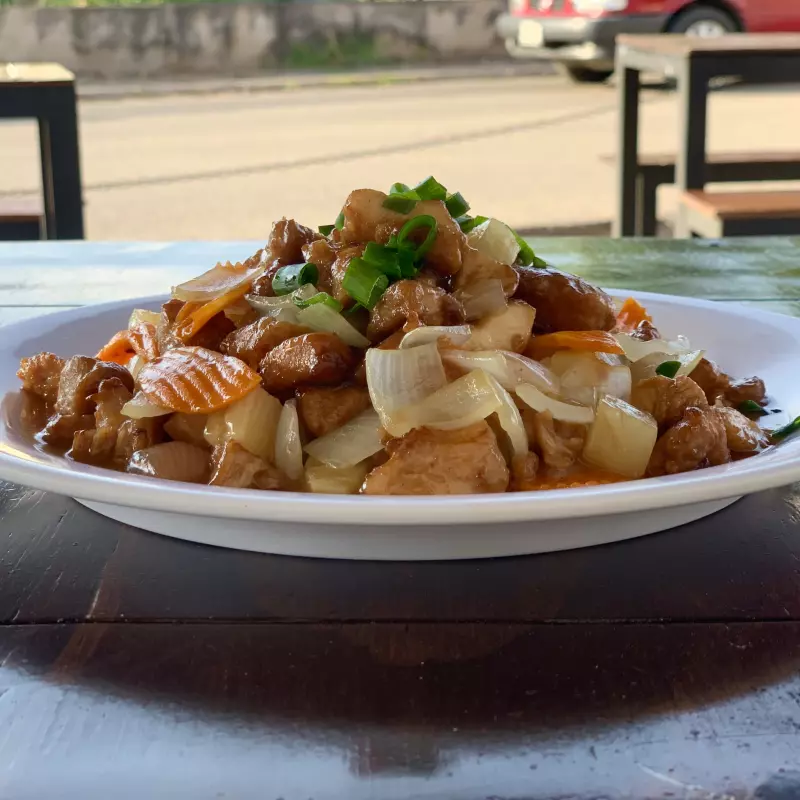 Pollo en salsa de piña