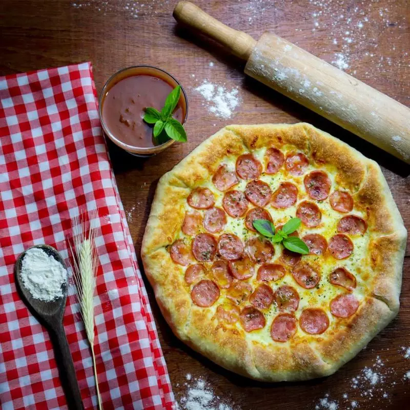 Pizza de Calabresa s/ Cebola (G)