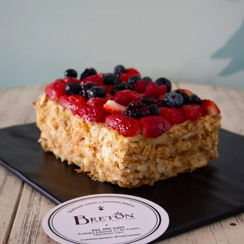 Mil hojas frutos rojos