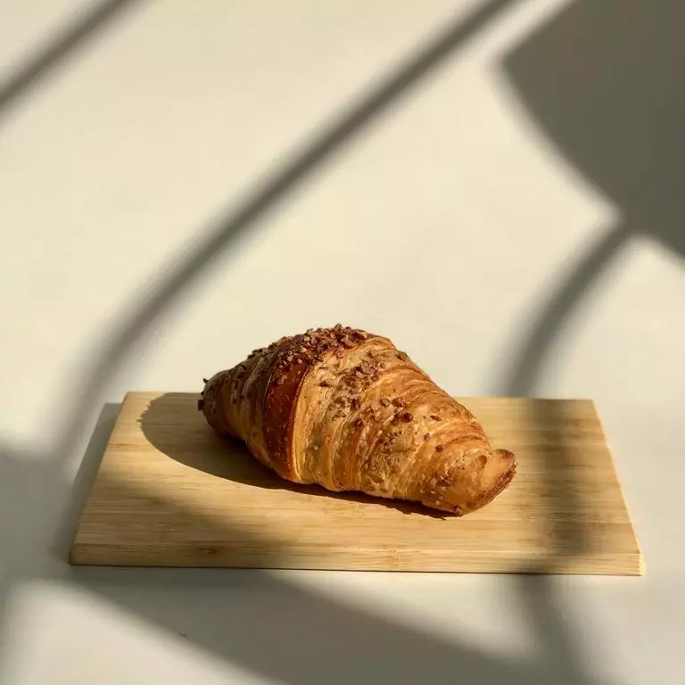 CROISSANT MASA MADRE, NUEZ Y CHOCOLA