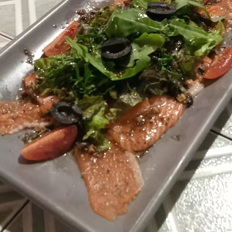 Carpaccio de salmón