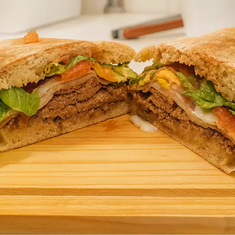 Lomito “Pita Boom” + 🍟