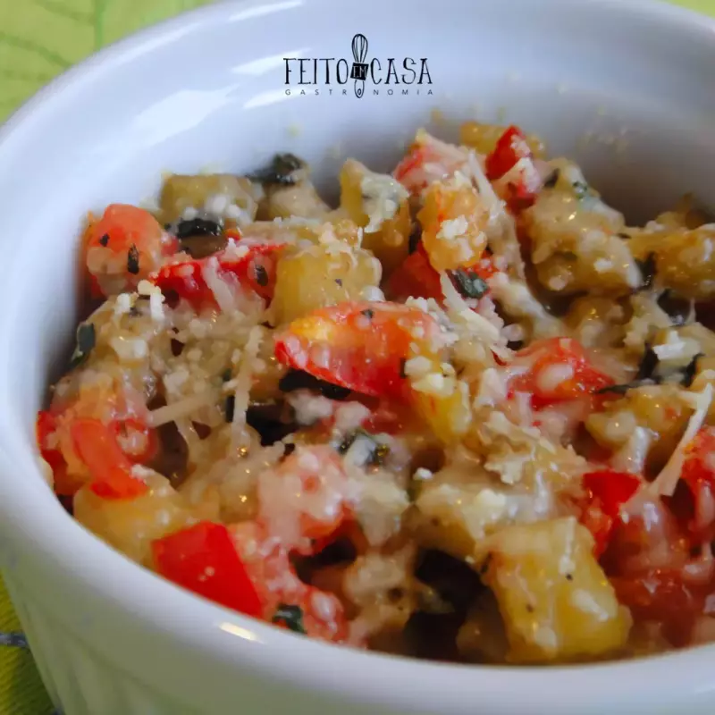 Berinjela c/tomate e manjericão