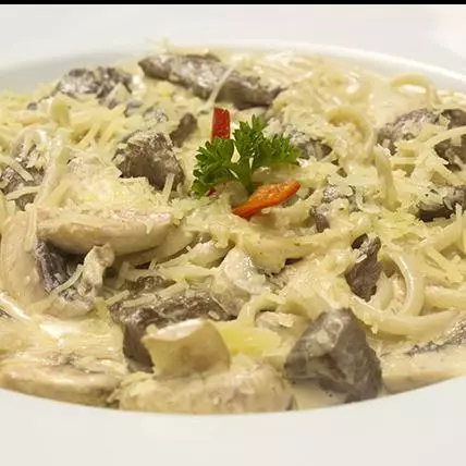 Spaghetti Crema Lomo y Champiñones