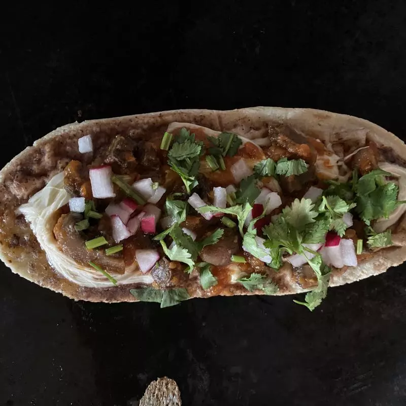 Huarache de champiñones.