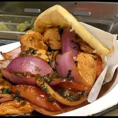 Arepa de Pollo Saltado