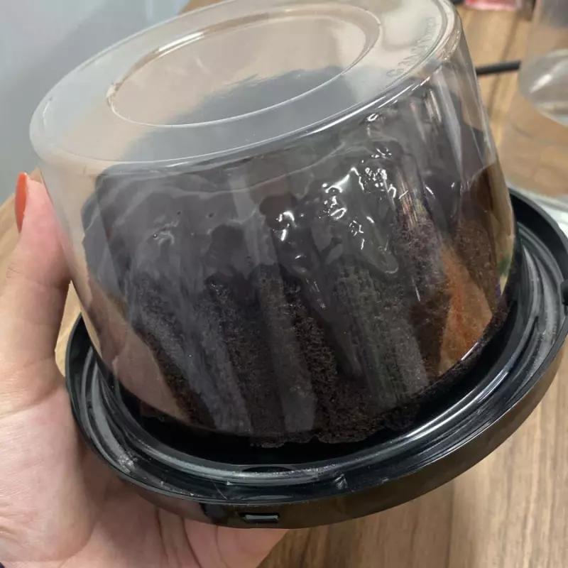 Bolo de cacau com cobertura 70%