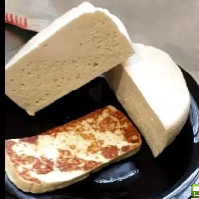 Queijo meia cura fresco (+-900g)