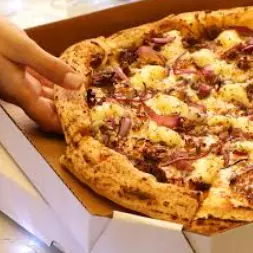 Pizza Carne de Sol c/ Presunto e Ovo