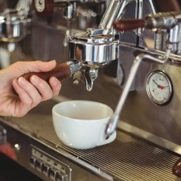 Caffè americano in máquina espreso