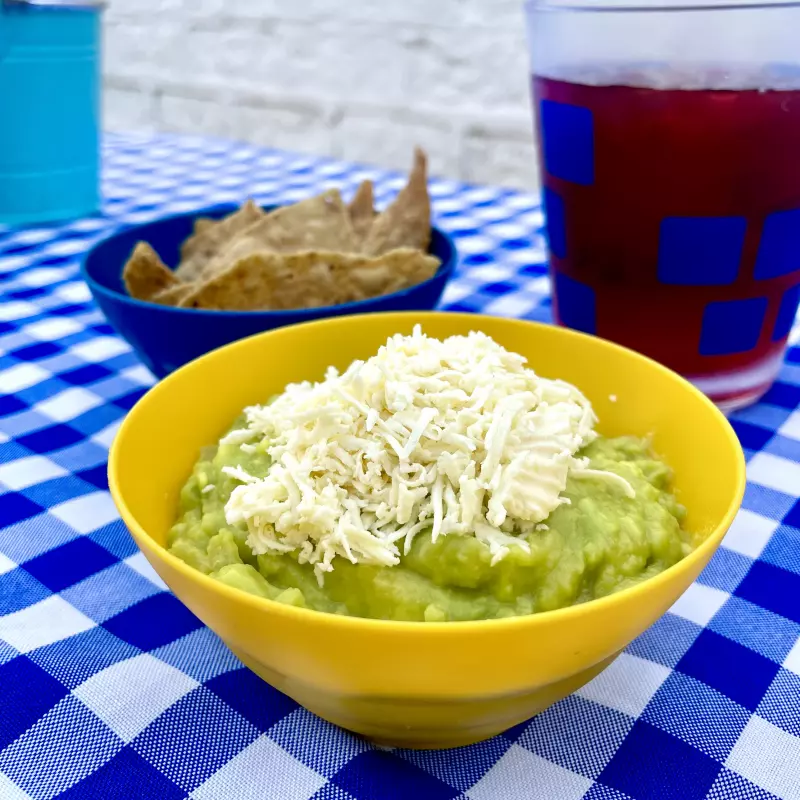 Totopos con guacamole