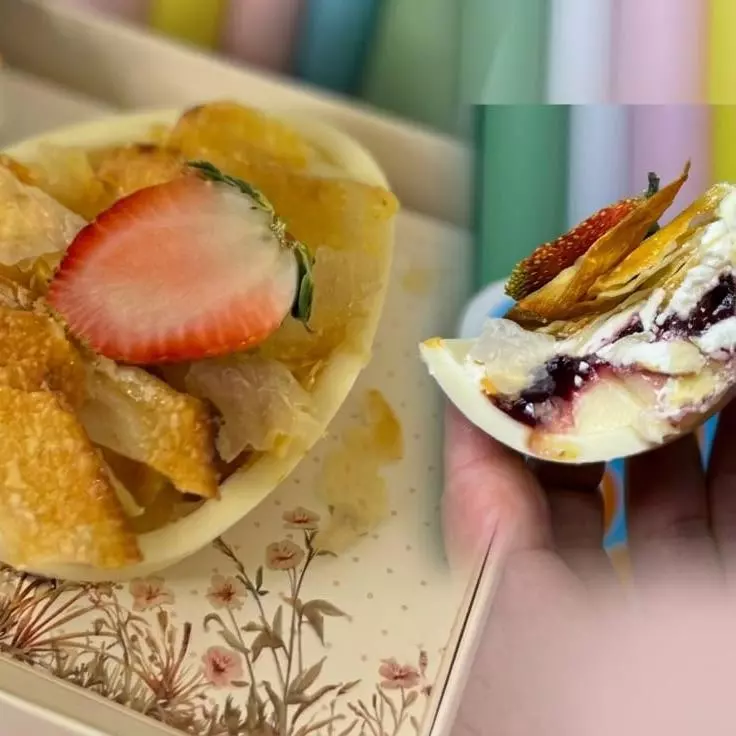 Ovo de Colher Folhado de Morango