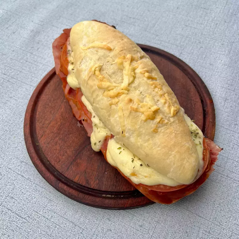 Sanguche de Mila napo con fritas.