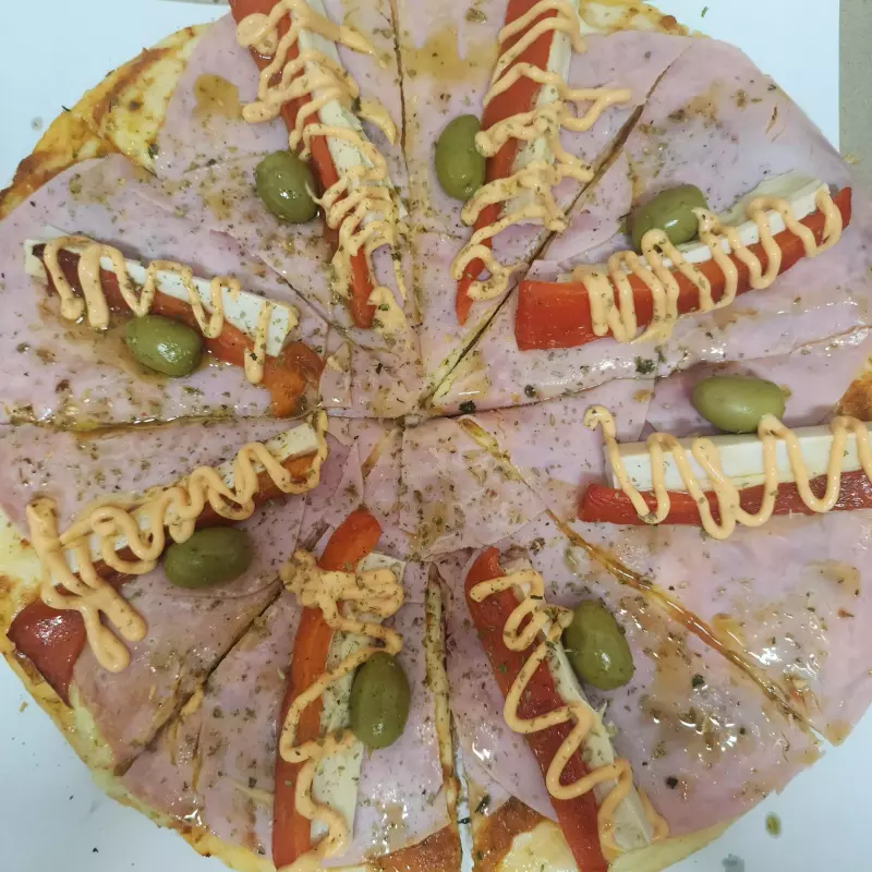 PIZZA JAMON, MORRON Y PALMITO