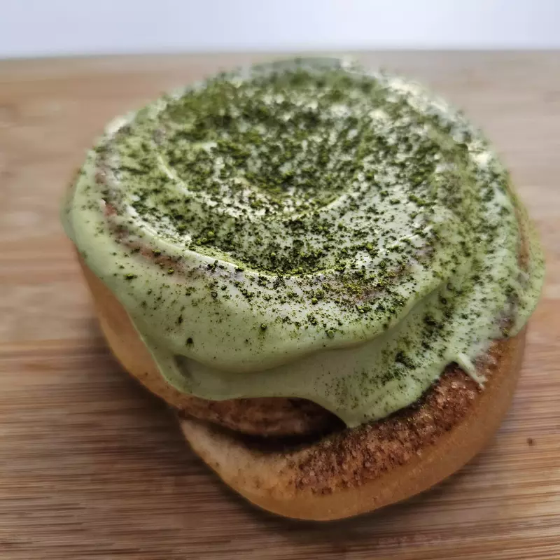 Matcha cinnamon rolls