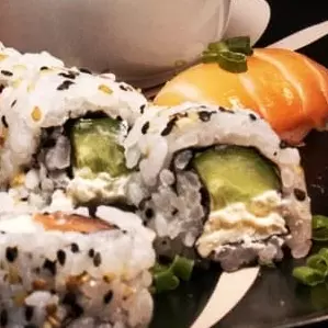 Uramaki Pepino e cream cheese