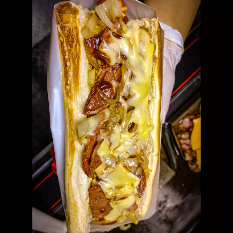 Dog Calabresa Acebolada com Mussa