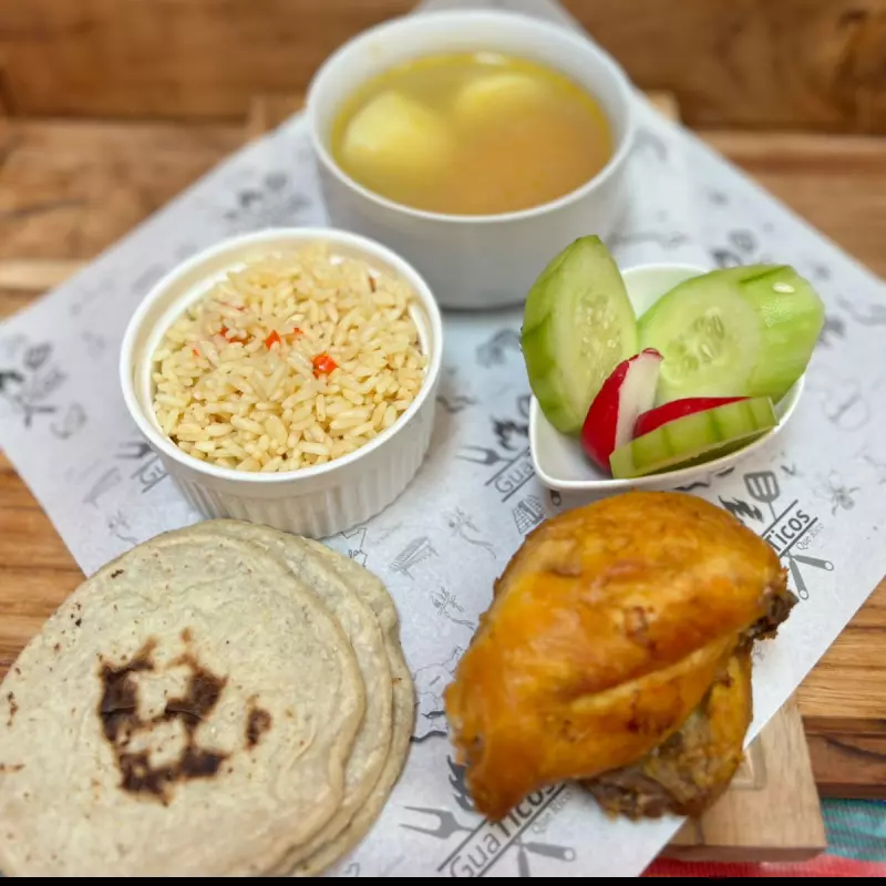 Caldo de Pollo